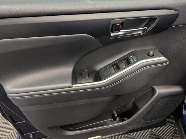 used 2021 Toyota Highlander Hybrid car, priced at $30,285