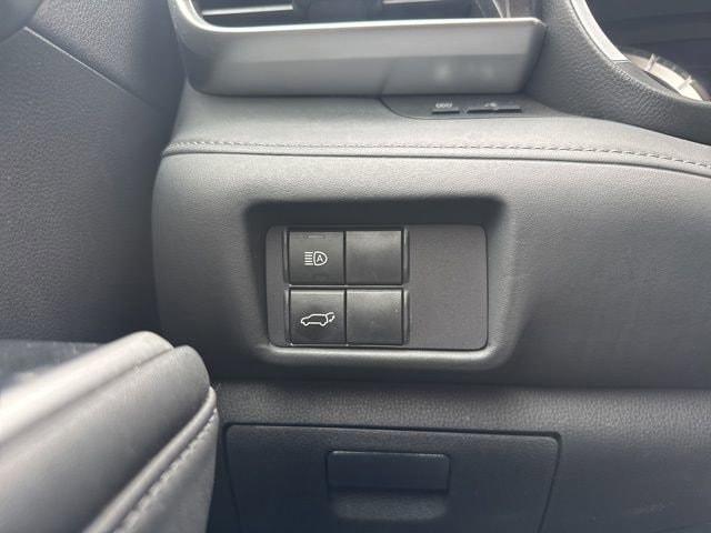 used 2022 Toyota Highlander car, priced at $35,649