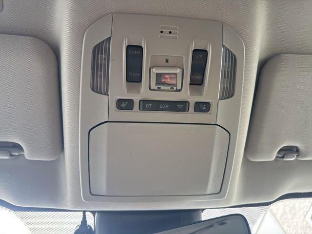 used 2022 Toyota Highlander car, priced at $35,649