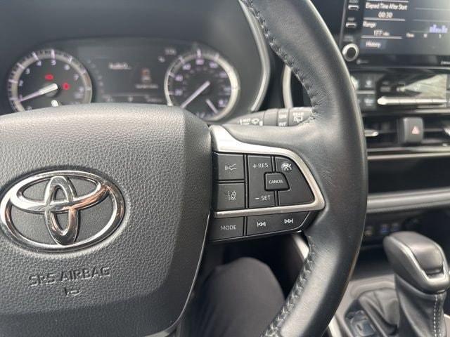 used 2022 Toyota Highlander car, priced at $35,649