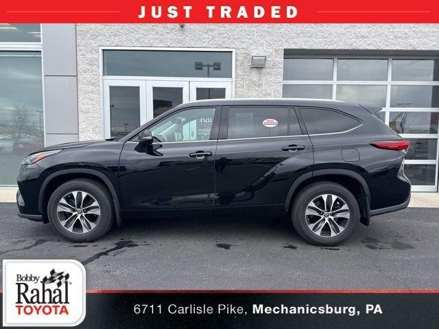 used 2022 Toyota Highlander car, priced at $35,649