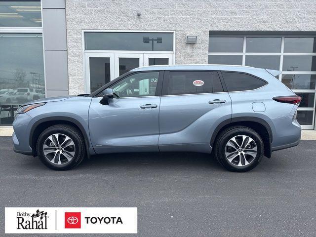 used 2024 Toyota Highlander Hybrid car, priced at $45,744