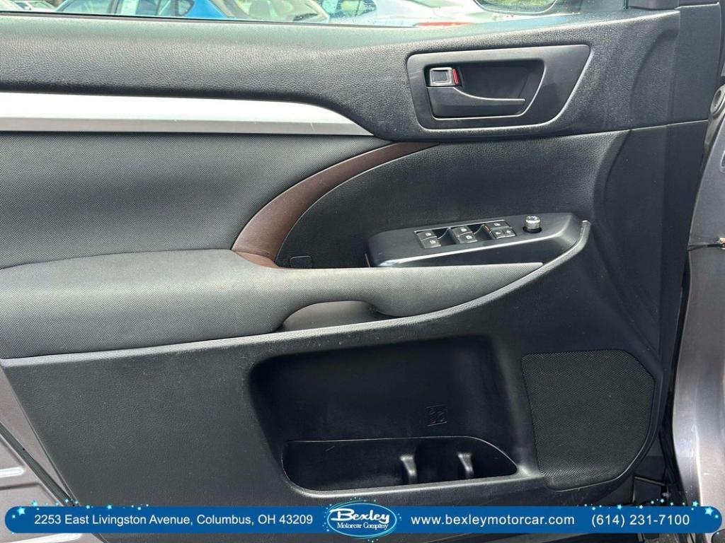 2019 Silver Toyota Highlander