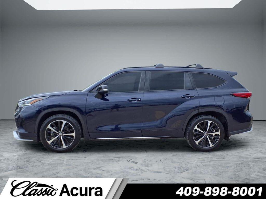 used 2022 Toyota Highlander car, priced at $33,310