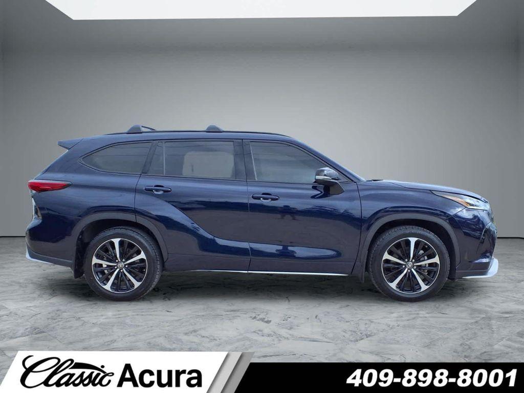 used 2022 Toyota Highlander car, priced at $33,310