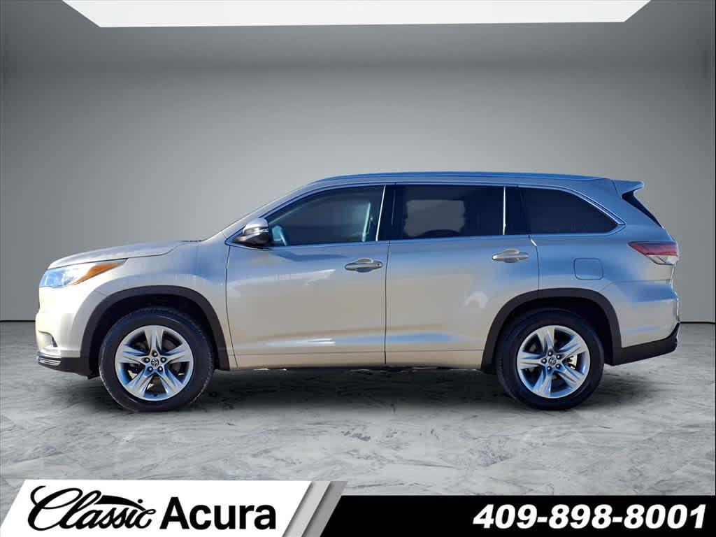 used 2016 Toyota Highlander car, priced at $20,692