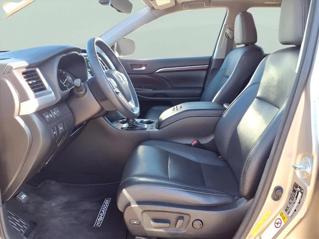 used 2016 Toyota Highlander car, priced at $20,692