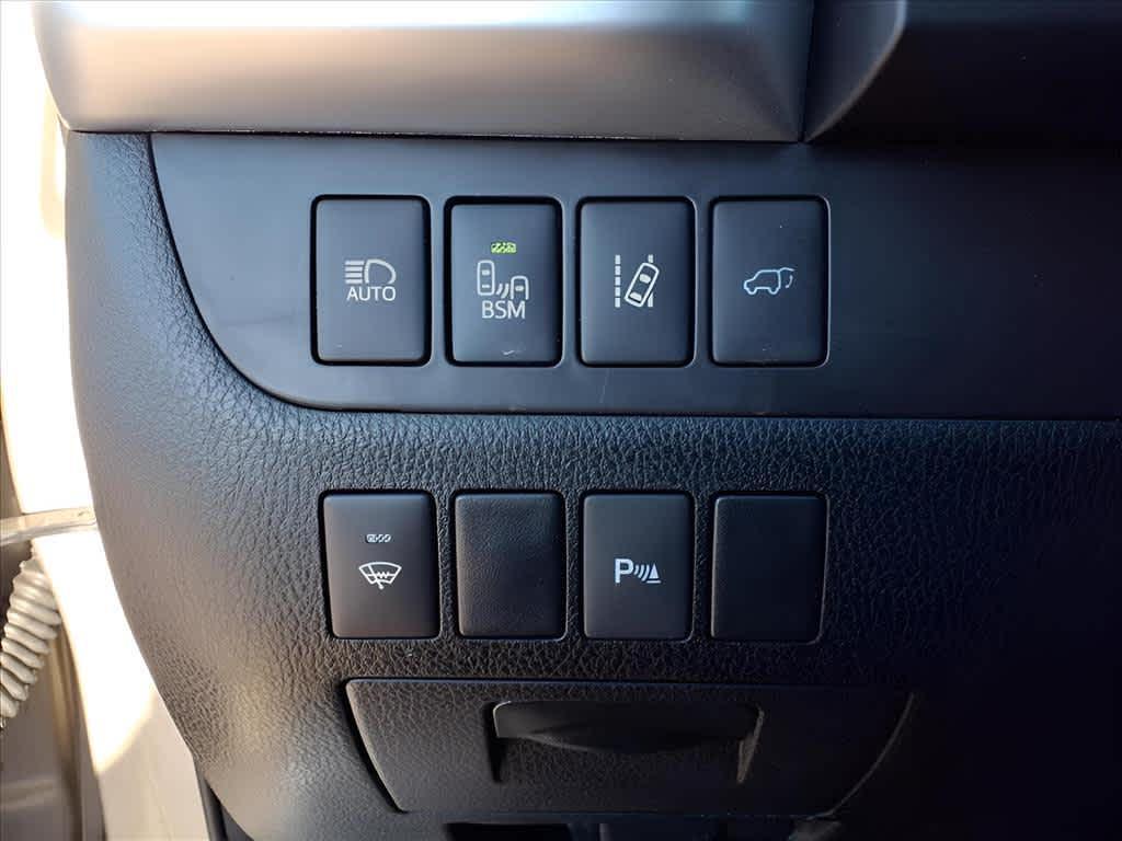 used 2016 Toyota Highlander car, priced at $20,692