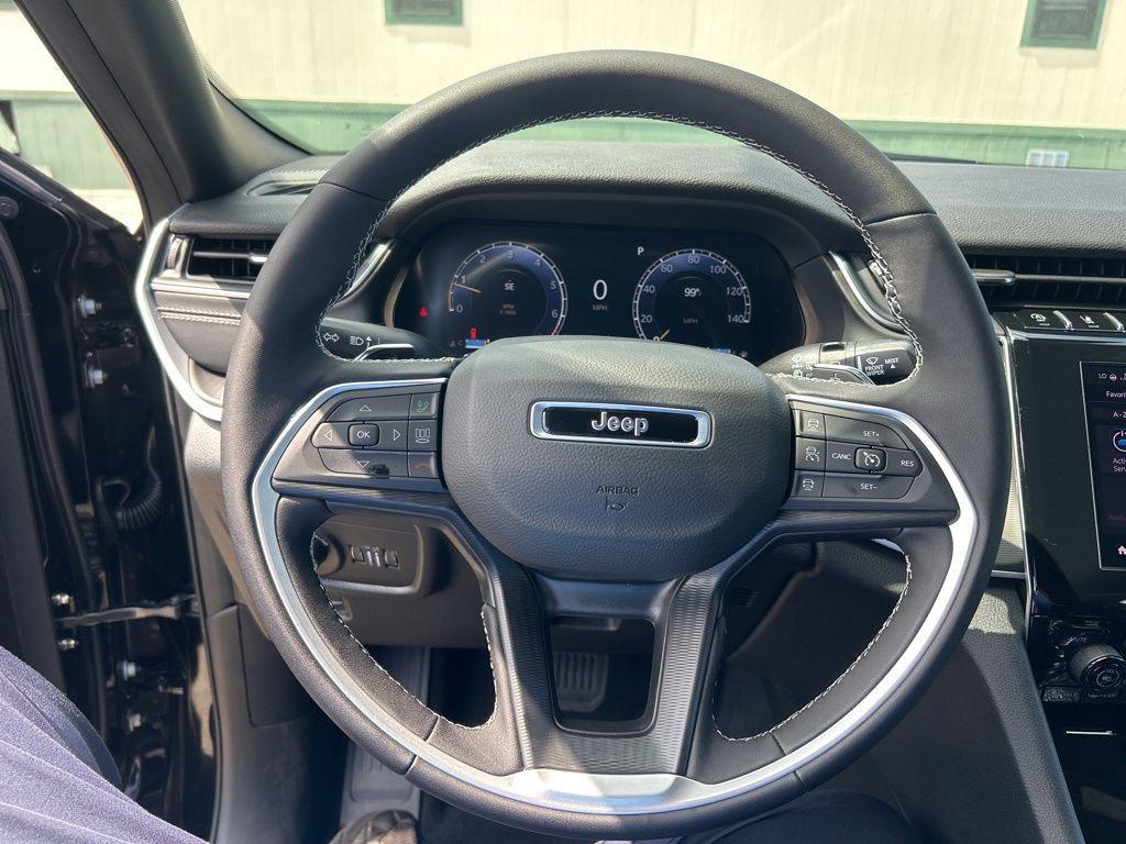 new 2025 Jeep Grand Cherokee car, priced at $28,496