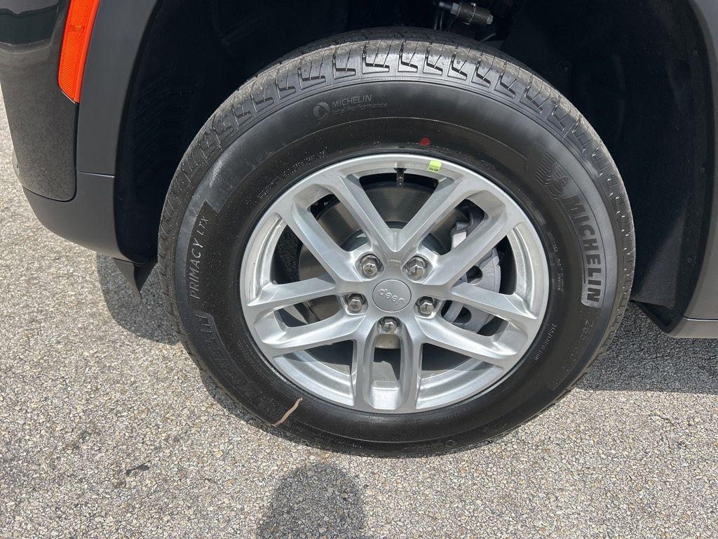 new 2025 Jeep Grand Cherokee car, priced at $28,496