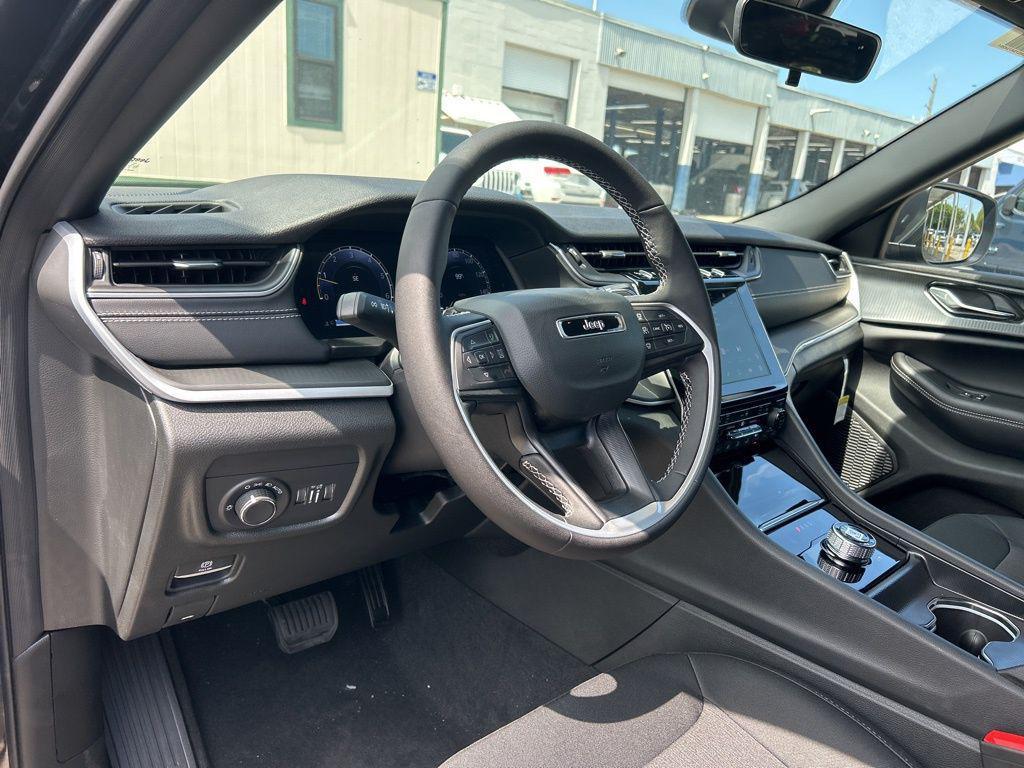 new 2025 Jeep Grand Cherokee car, priced at $28,496
