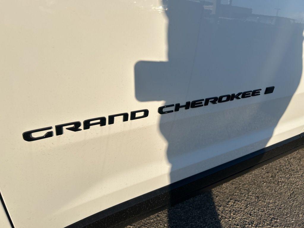 new 2026 Jeep Grand Cherokee car, priced at $43,871