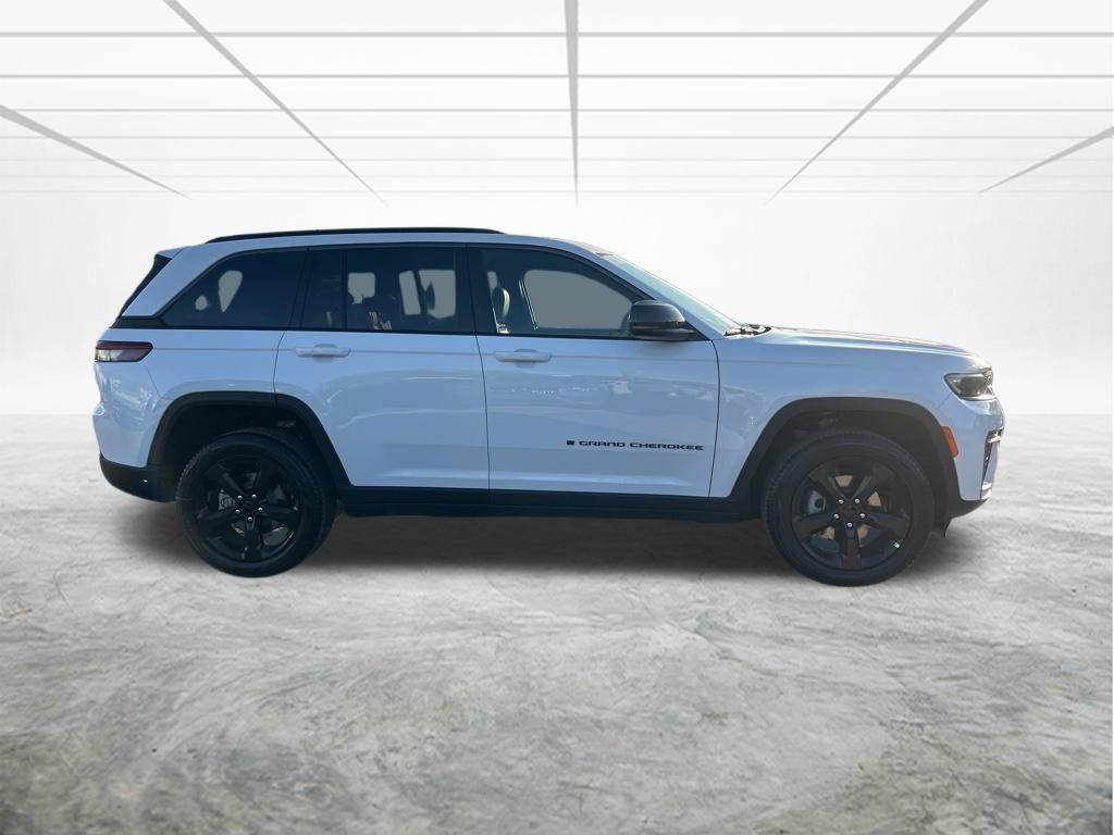 new 2026 Jeep Grand Cherokee car, priced at $43,871