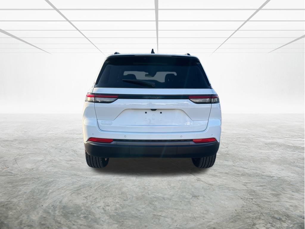 new 2026 Jeep Grand Cherokee car, priced at $43,871