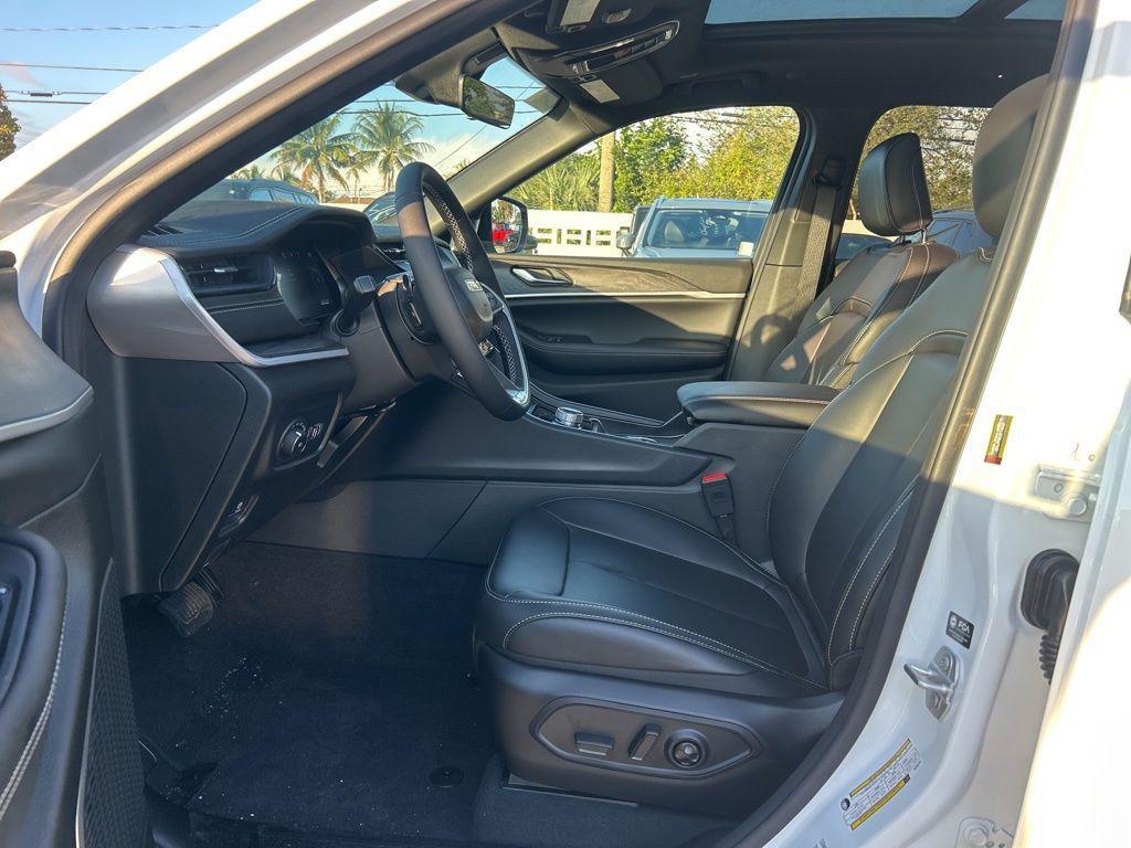 new 2026 Jeep Grand Cherokee car, priced at $43,871