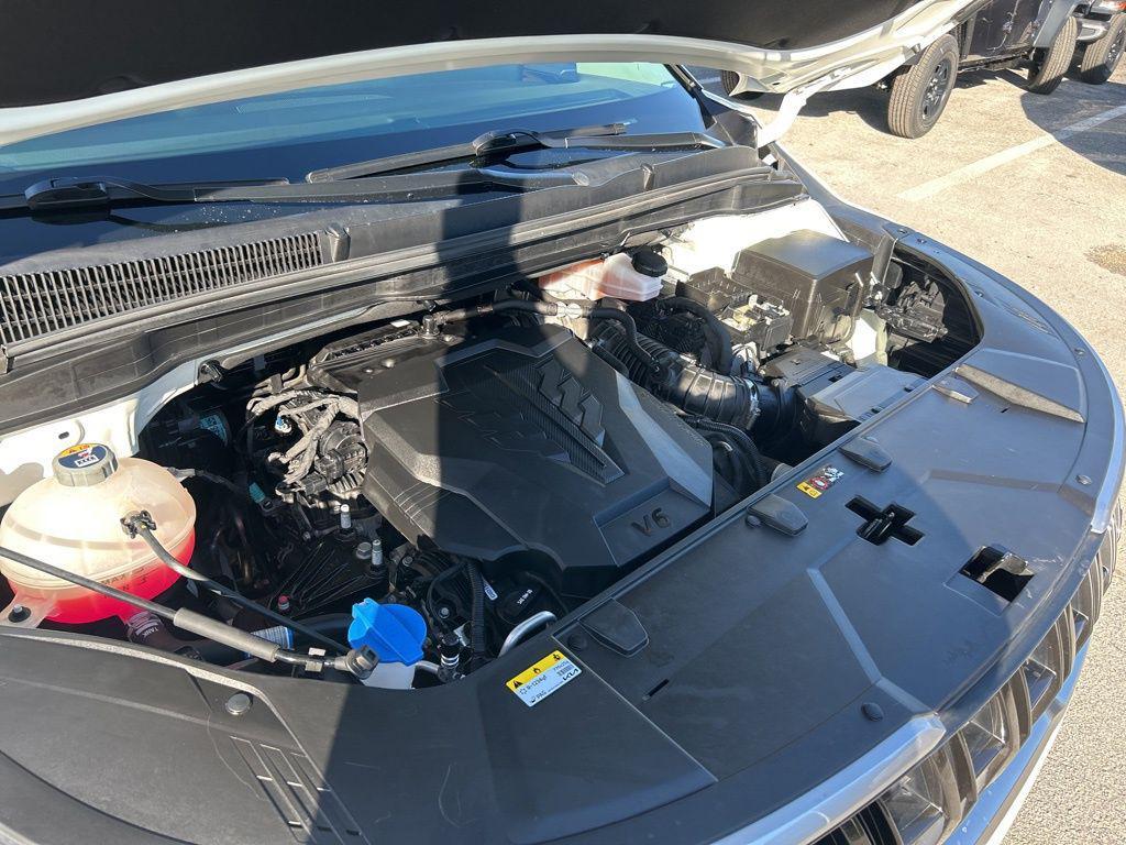 used 2023 Kia Carnival car, priced at $28,650