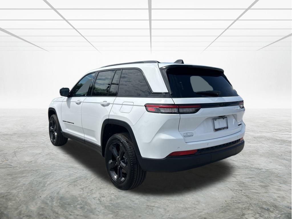 new 2025 Jeep Grand Cherokee car, priced at $40,013