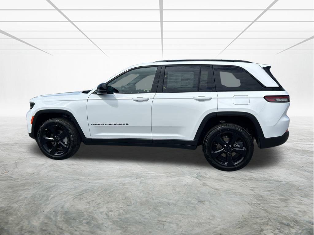 new 2025 Jeep Grand Cherokee car, priced at $40,013