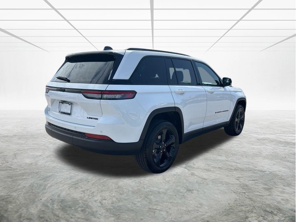 new 2025 Jeep Grand Cherokee car, priced at $40,013