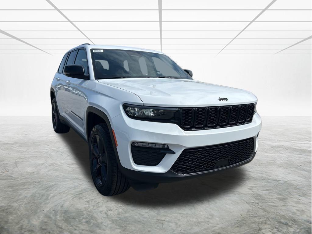 new 2025 Jeep Grand Cherokee car, priced at $40,013