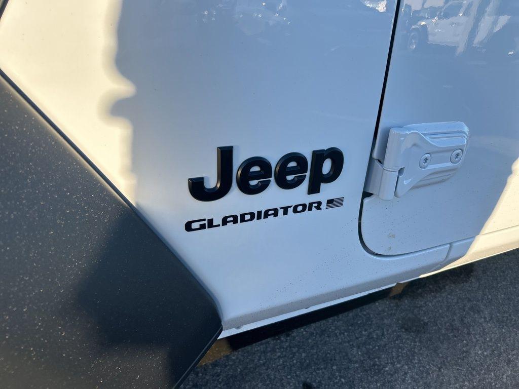 new 2026 Jeep Gladiator car, priced at $37,510