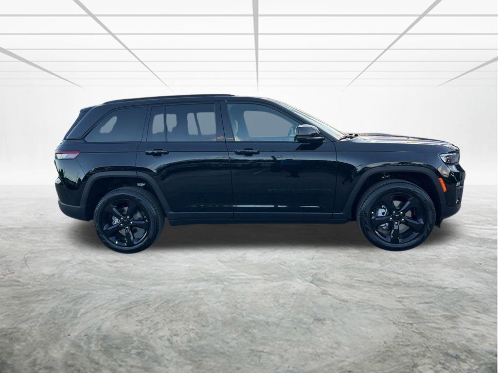 new 2025 Jeep Grand Cherokee car, priced at $43,448