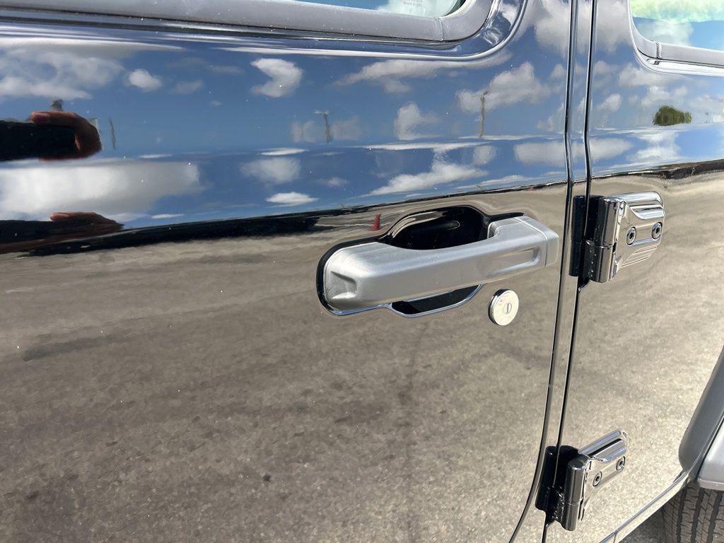 new 2026 Jeep Wrangler car, priced at $38,578