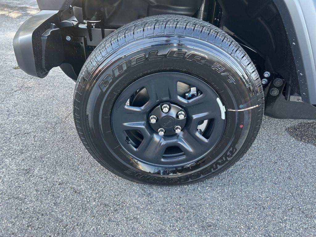 new 2026 Jeep Gladiator car, priced at $40,208