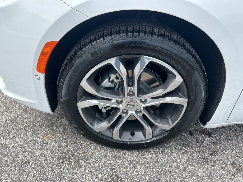 new 2025 Chrysler Pacifica car, priced at $51,413