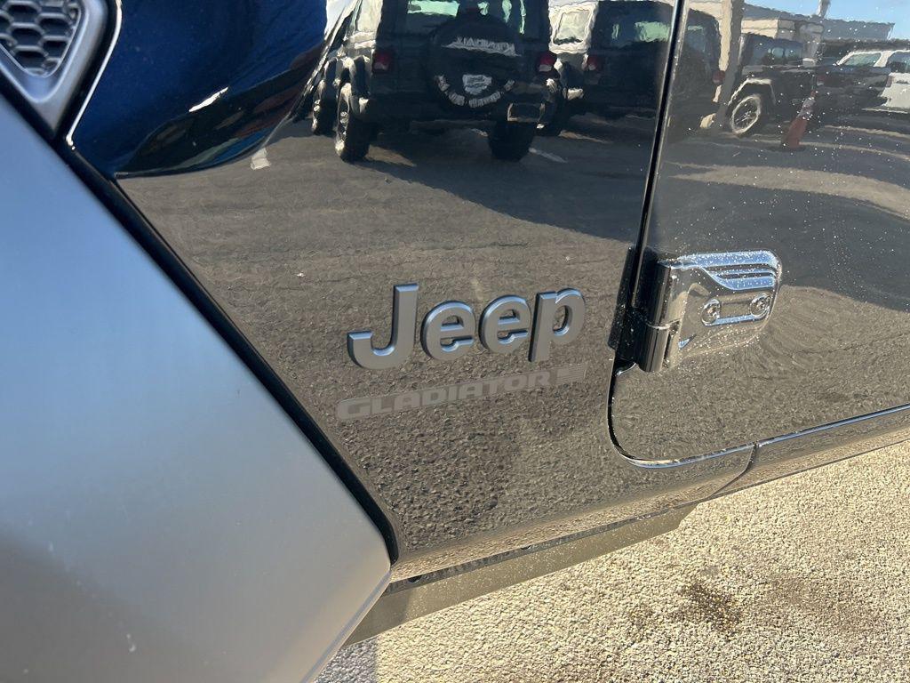 new 2026 Jeep Gladiator car, priced at $37,275