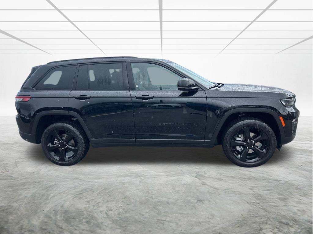 new 2025 Jeep Grand Cherokee car, priced at $38,723
