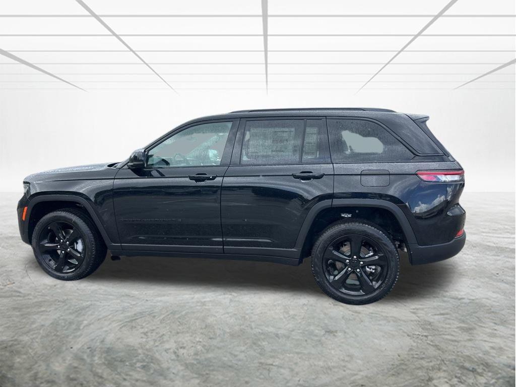 new 2025 Jeep Grand Cherokee car, priced at $38,723