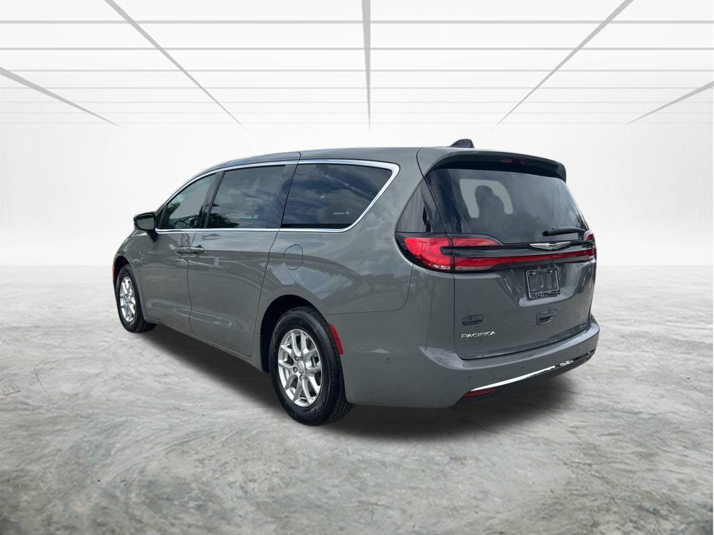 new 2025 Chrysler Pacifica car, priced at $40,674