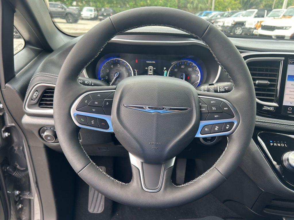 new 2025 Chrysler Pacifica car, priced at $40,674