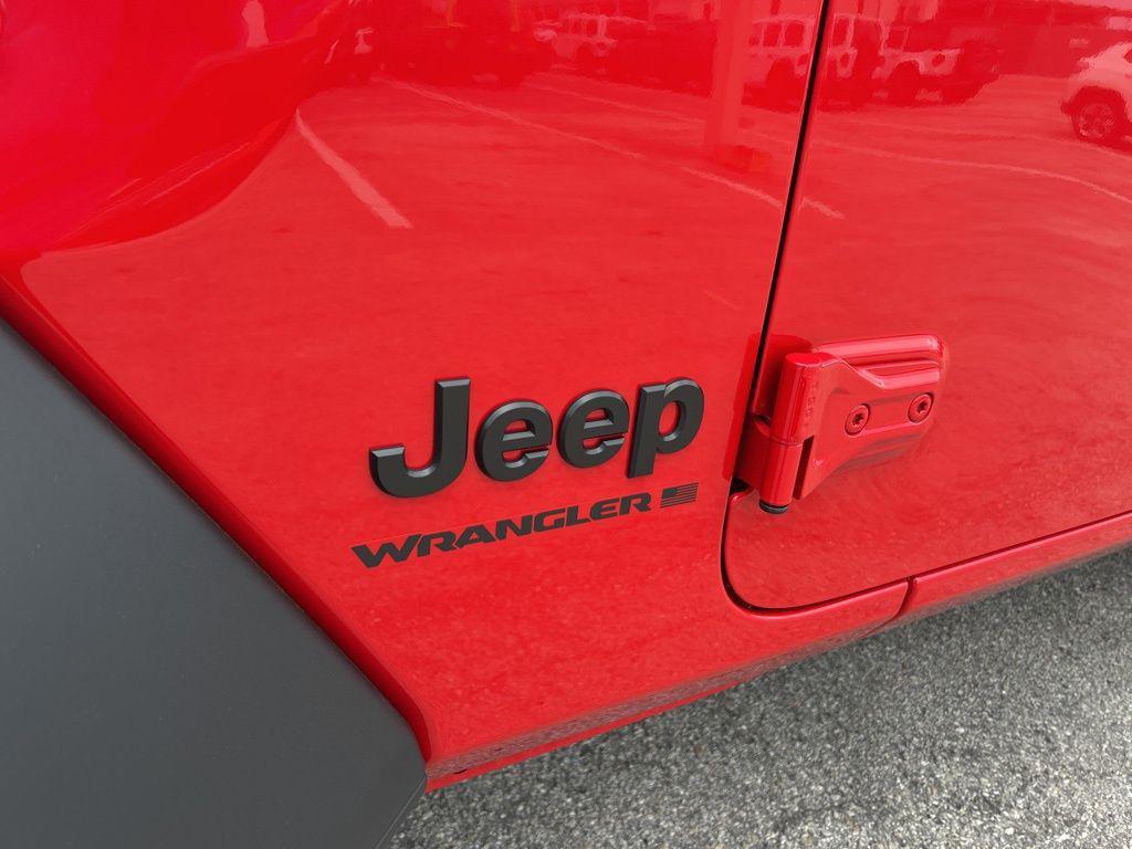 new 2025 Jeep Wrangler car, priced at $42,107
