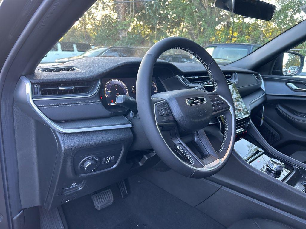 new 2025 Jeep Grand Cherokee car, priced at $31,377