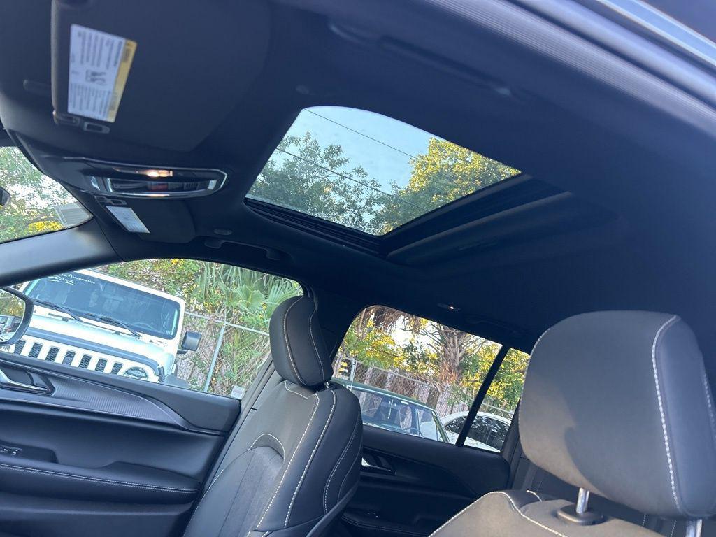 new 2025 Jeep Grand Cherokee car, priced at $31,377