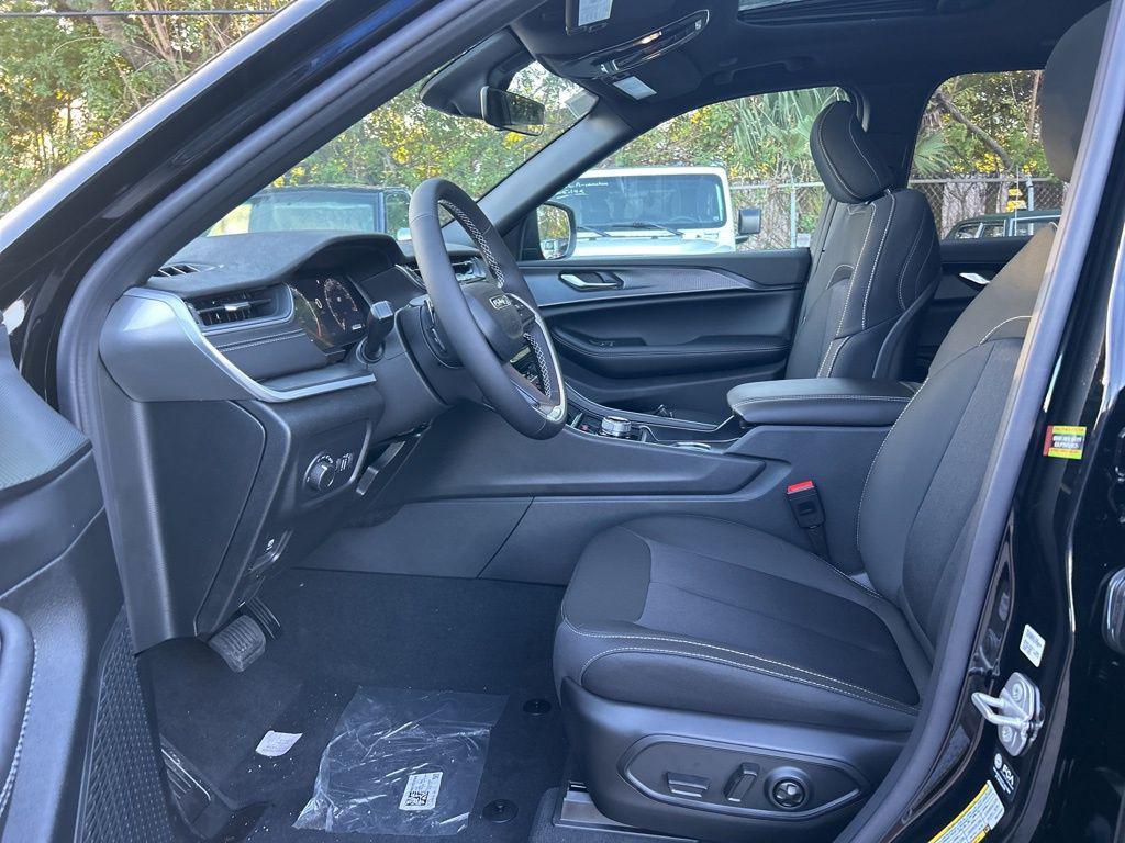 new 2025 Jeep Grand Cherokee car, priced at $31,377