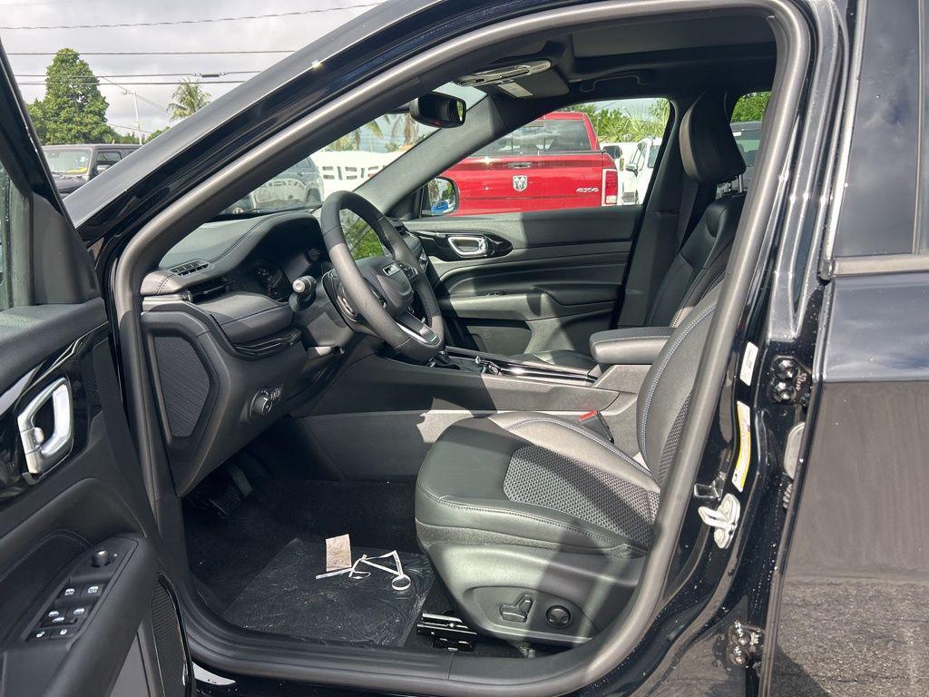new 2025 Jeep Compass car, priced at $31,059
