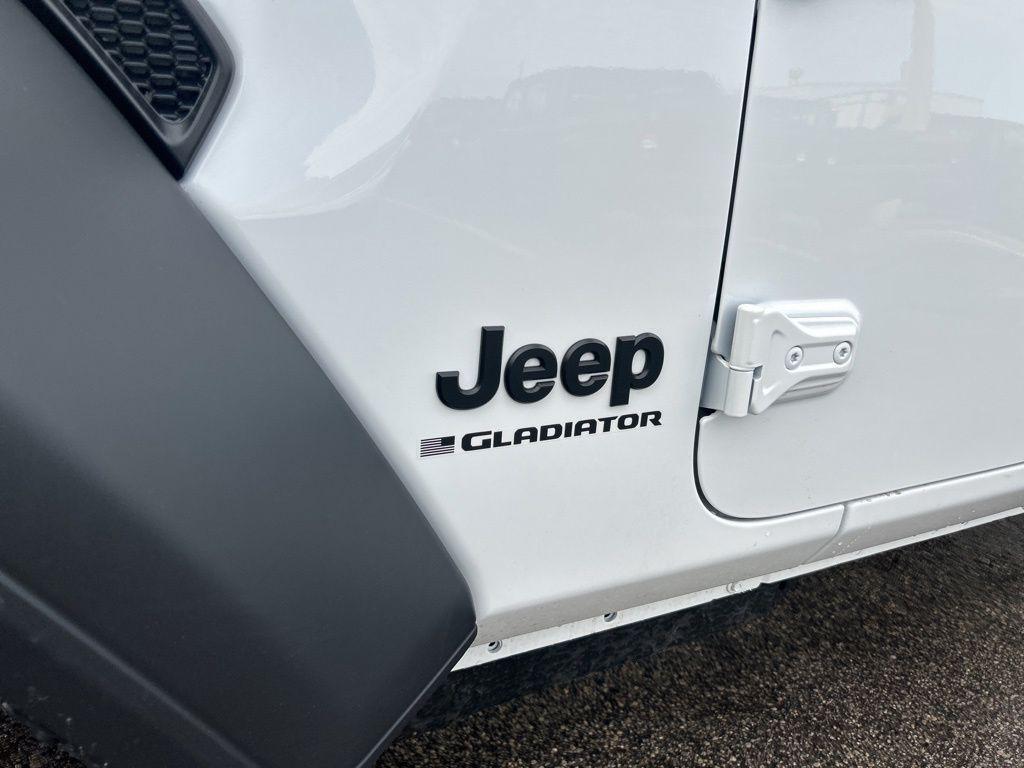 new 2026 Jeep Gladiator car, priced at $36,217