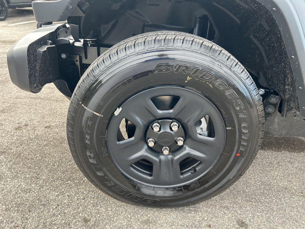 new 2026 Jeep Gladiator car, priced at $36,716