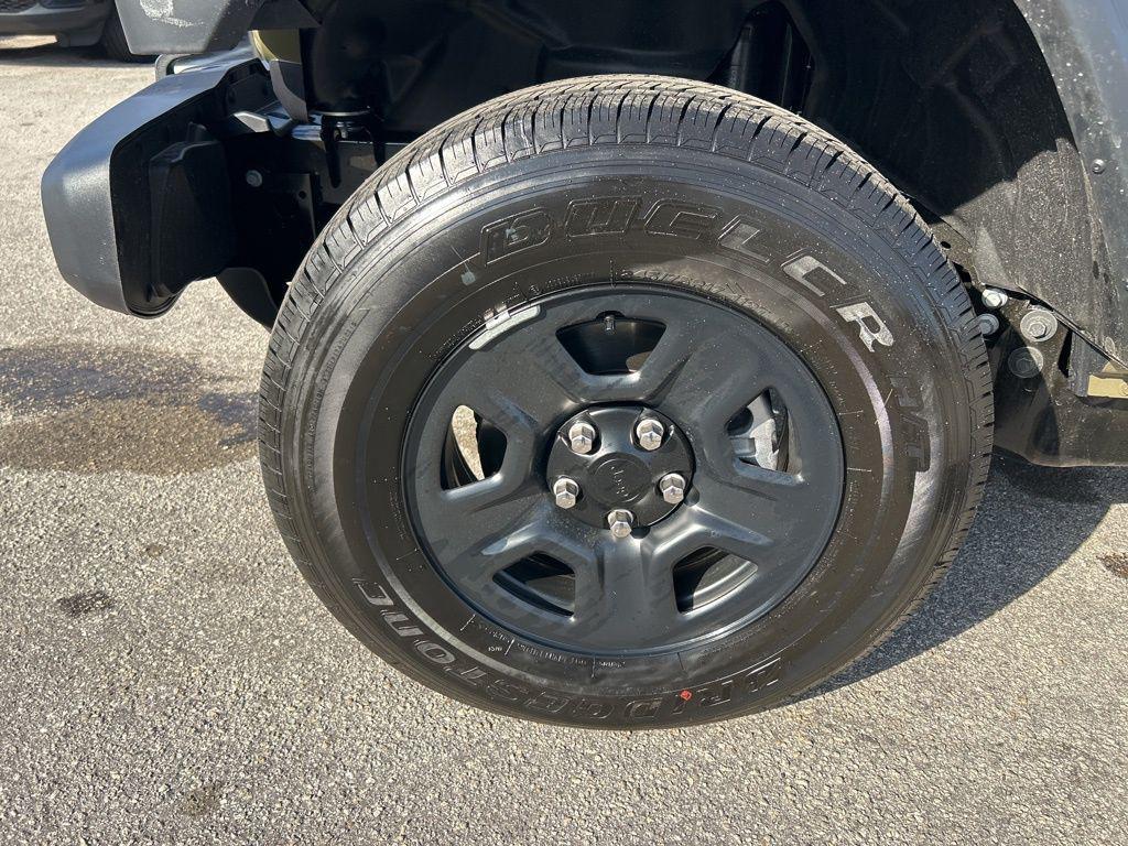 new 2026 Jeep Gladiator car, priced at $38,028