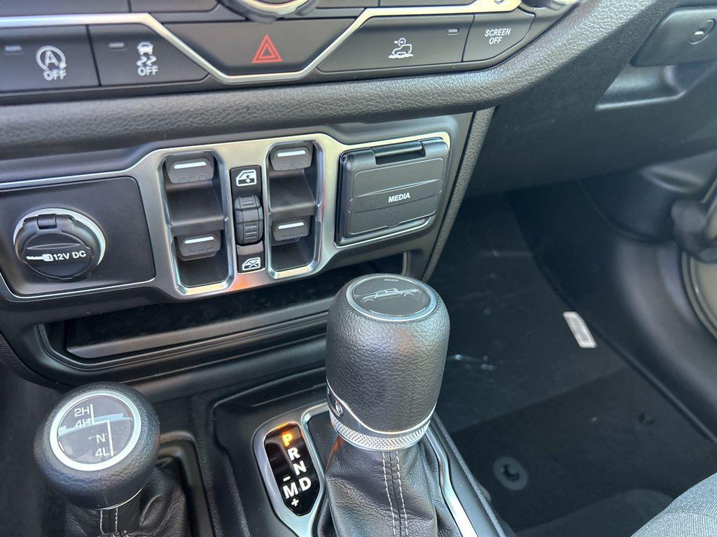 new 2026 Jeep Gladiator car, priced at $38,028