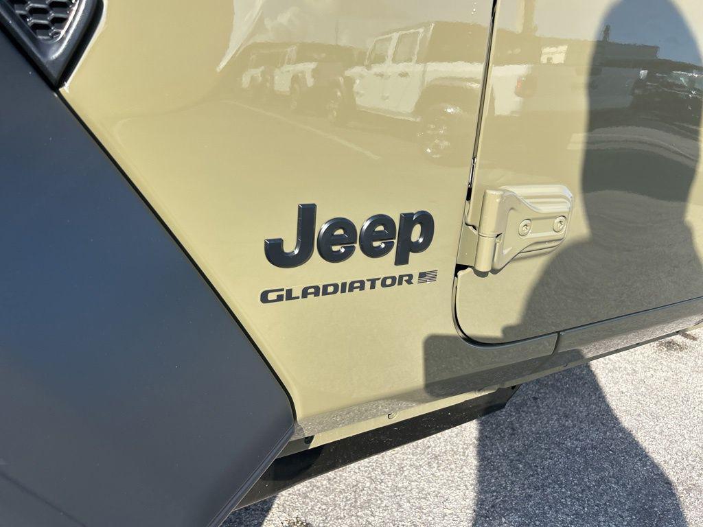 new 2026 Jeep Gladiator car, priced at $38,028