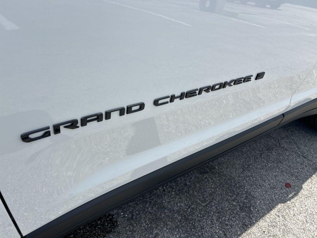 new 2025 Jeep Grand Cherokee car, priced at $39,217