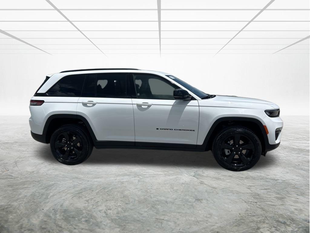 new 2025 Jeep Grand Cherokee car, priced at $39,217