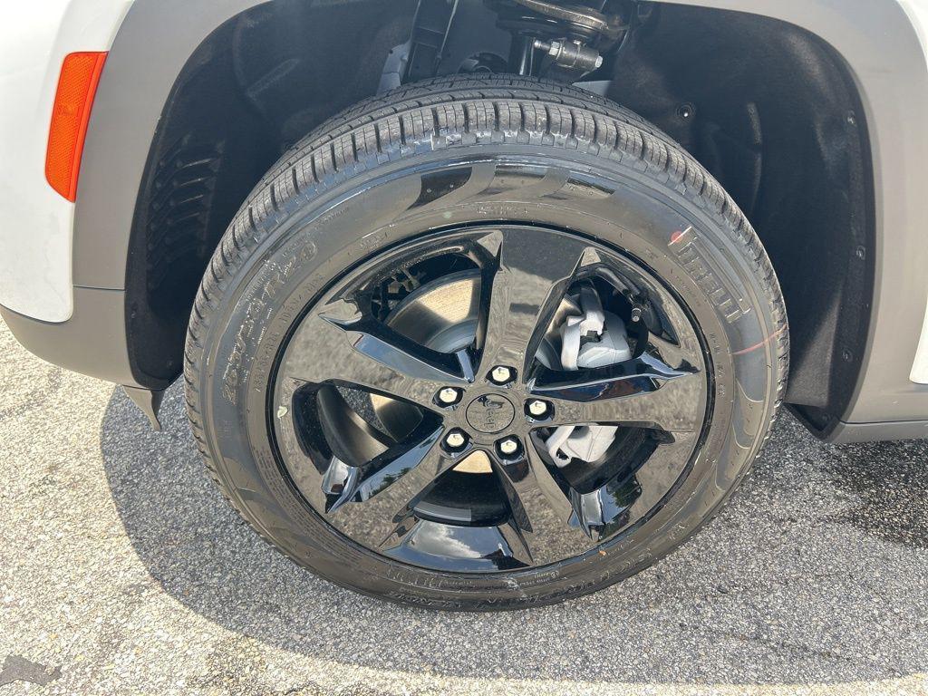new 2025 Jeep Grand Cherokee car, priced at $39,217