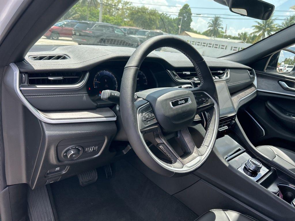 new 2025 Jeep Grand Cherokee car, priced at $39,217
