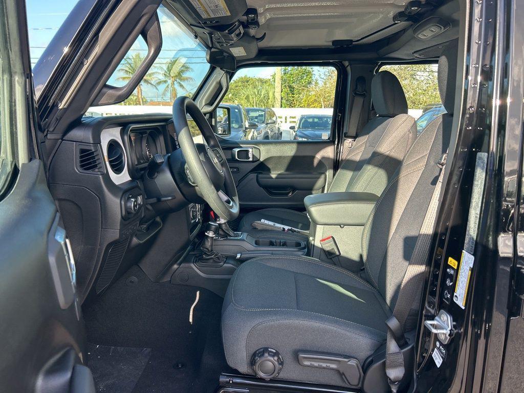 new 2026 Jeep Gladiator car, priced at $37,275