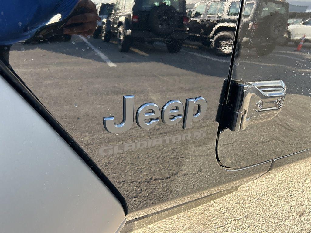 new 2026 Jeep Gladiator car, priced at $37,275
